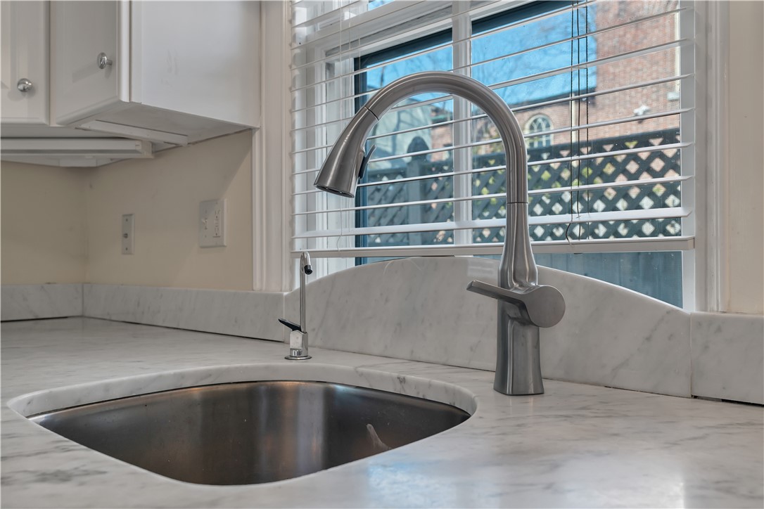 98 Butler Avenue Providence, RI 02906 - Photo 5 of 34