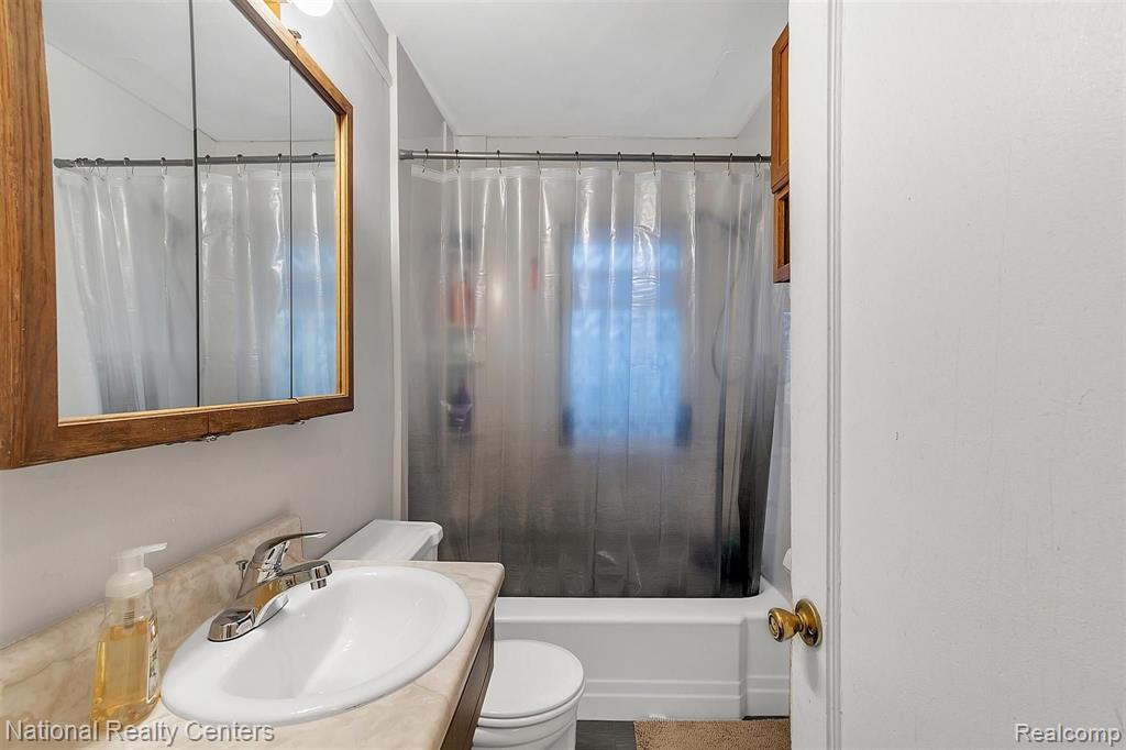 2824 Crooks Road Royal Oak, MI 48073 - Photo 16 of 31