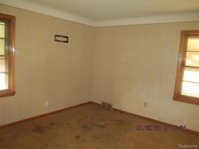 8242 Racine Road Warren, MI 48093 - Photo 10 of 13 racine 010.jpg