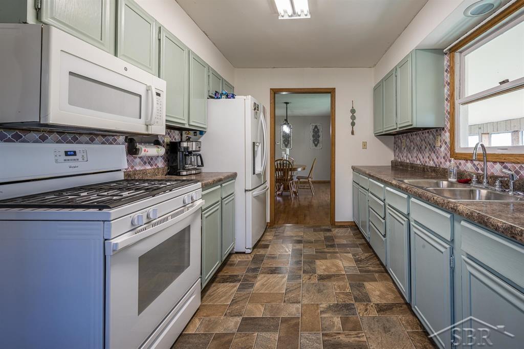 8100 East Grass Lake Road Clare, MI 48617 - Photo 10 of 38