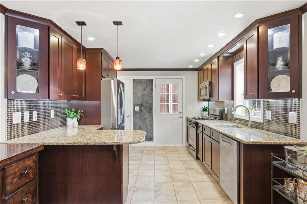 317 Old Farm Road Pittsburgh, PA 15228 - Photo 16 of 49 Gallery Image 16