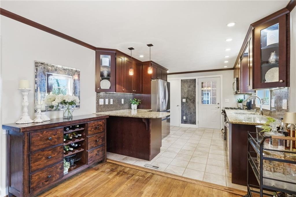 317 Old Farm Road Pittsburgh, PA 15228 - Photo 17 of 49 Gallery Image 17