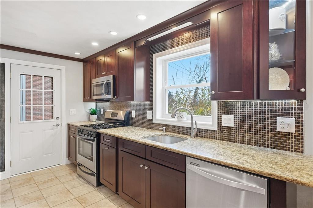 317 Old Farm Road Pittsburgh, PA 15228 - Photo 19 of 49 Gallery Image 19