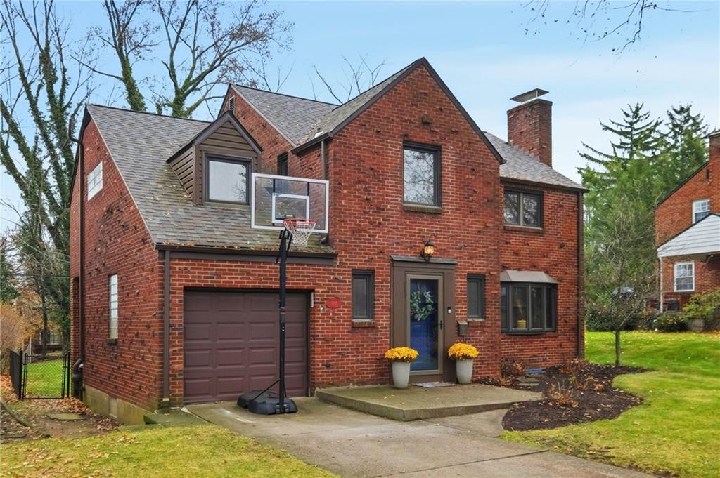 317 Old Farm Road Pittsburgh, PA 15228 - Photo 3 of 49 Gallery Image 3