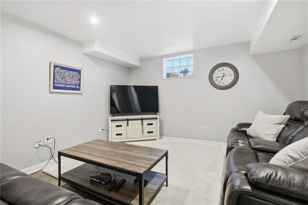 317 Old Farm Road Pittsburgh, PA 15228 - Photo 36 of 49 Gallery Image 36