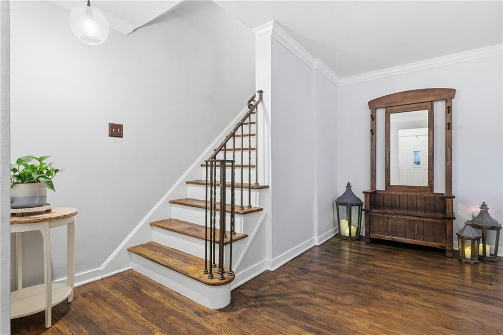 317 Old Farm Road Pittsburgh, PA 15228 - Photo 6 of 49 Gallery Image 6