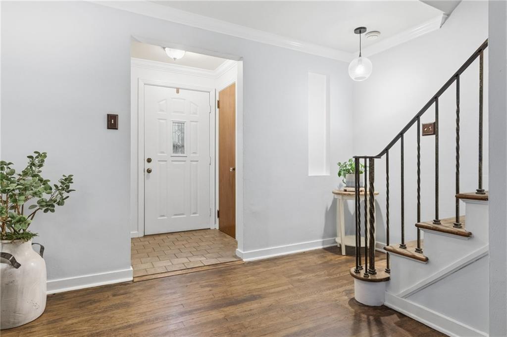 317 Old Farm Road Pittsburgh, PA 15228 - Photo 7 of 49 Gallery Image 7
