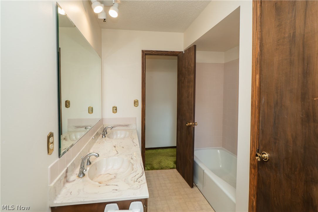 2421 Fairview Road Uniontown, OH 44685 - Photo 22 of 40
