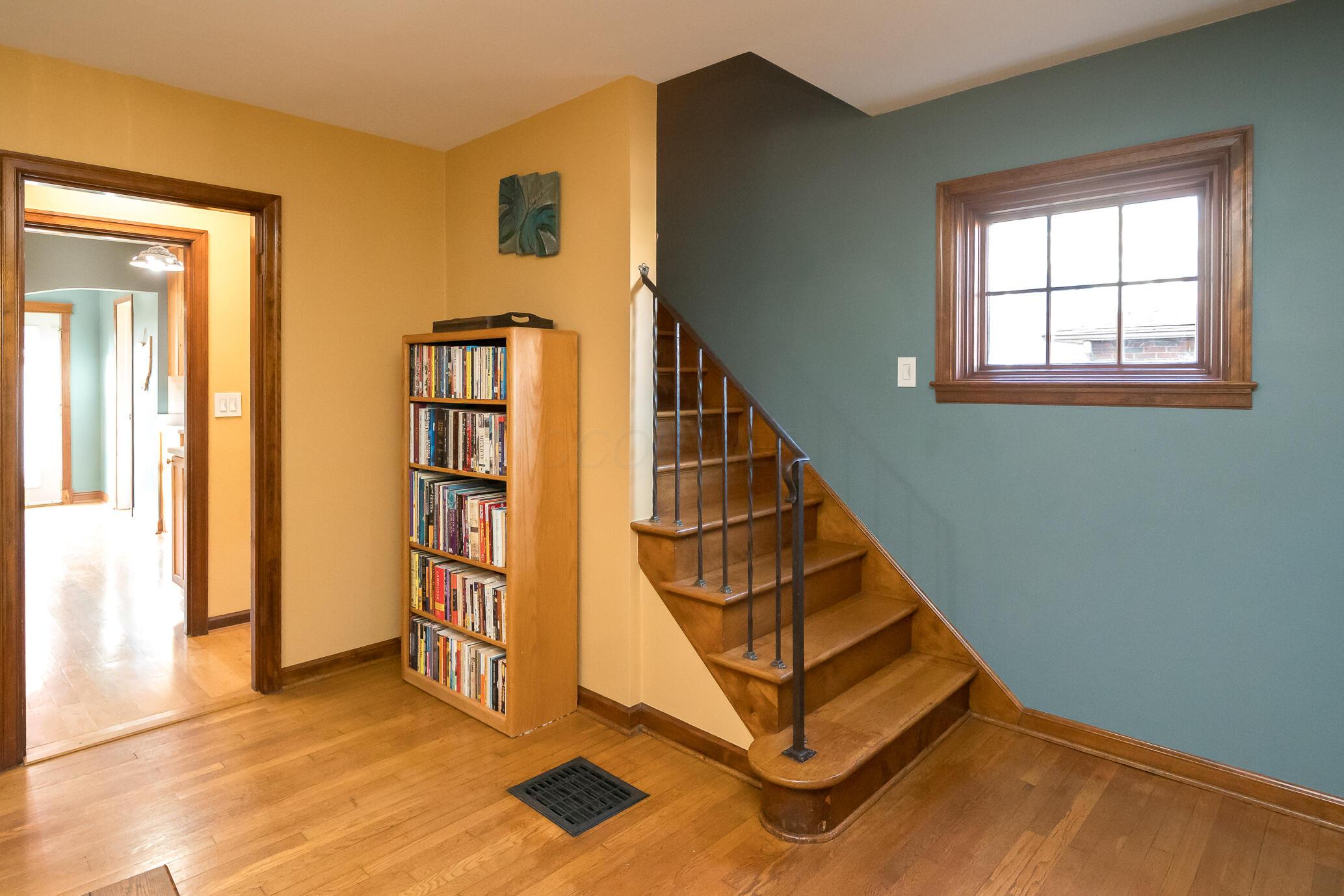 459 Tibet Road Columbus, OH 43202 - Photo 17 of 42 Entry and staircase