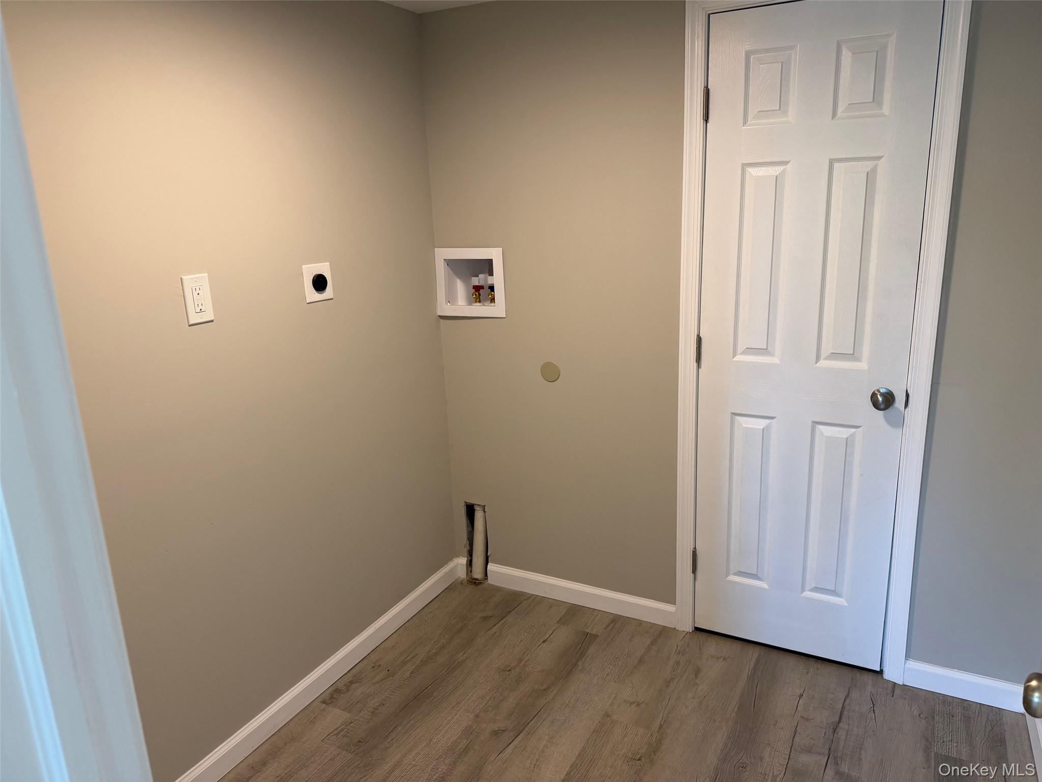 9 Underhill Trail Monroe, NY 10950 - Photo 15 of 18 an empty room with wooden floor