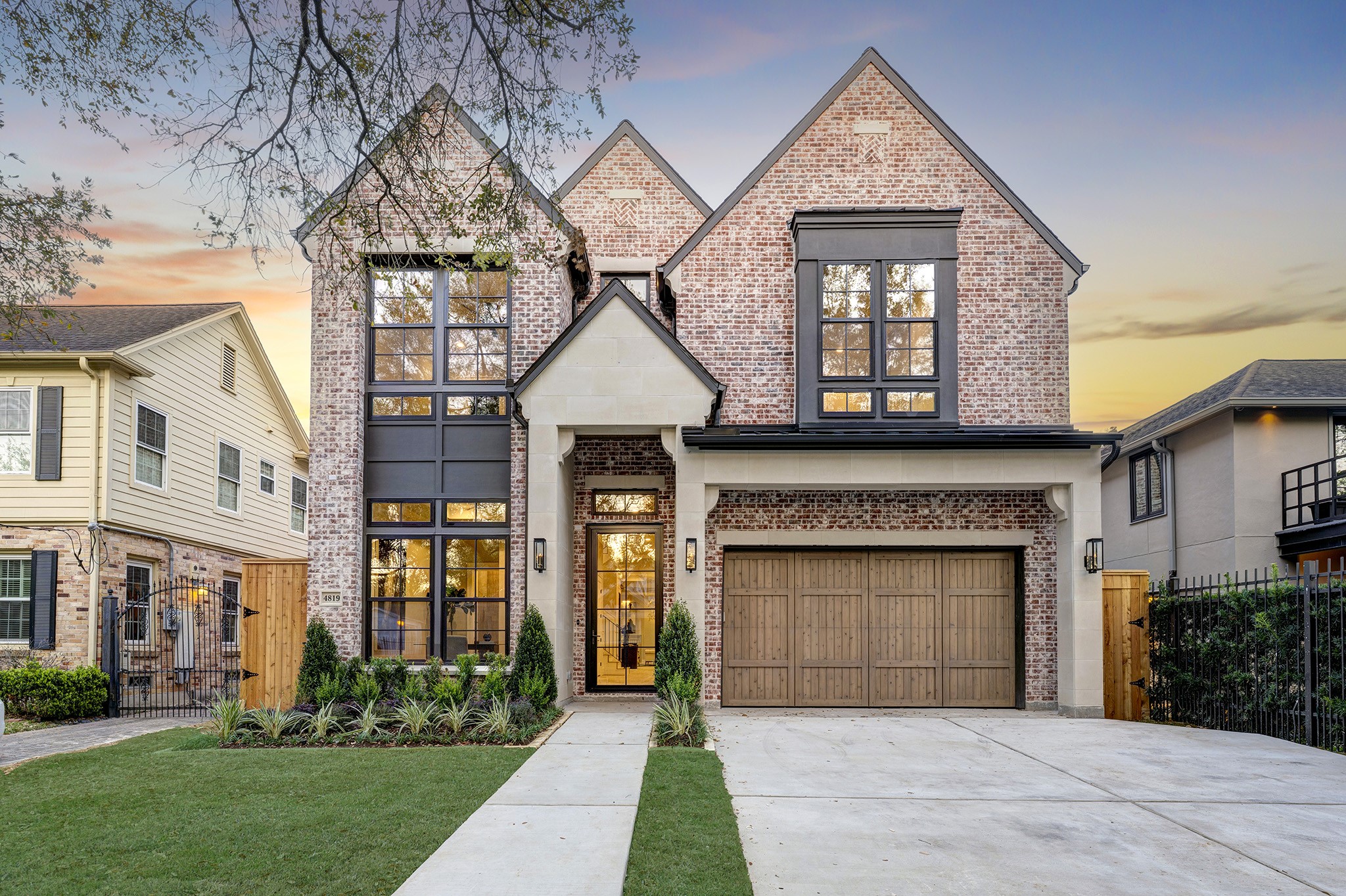 4819 Mandell Street Houston, TX 77006 - Photo 1 of 35