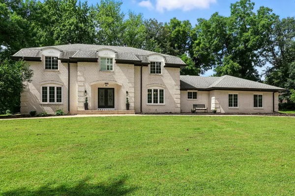 $709,900 | 26 Briarwood Lane, Bettendorf, IA 52722