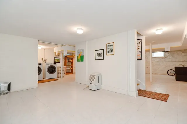 a view of a livingroom with furniture