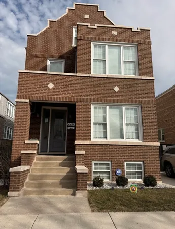 $2,000 | 4435 South Washtenaw Avenue, Unit 2, Chicago, IL 60632