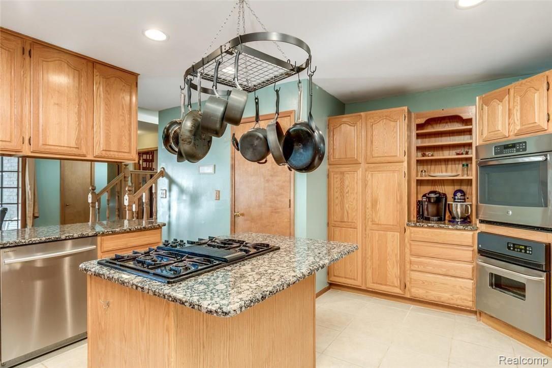 817 Wilwood Road Rochester, MI 48309 - Photo 8 of 44 817 Wilwood Rd Rochester Hills-large-014-34-817 Wilwood Road00014-1500x1000-72dpi.jpg