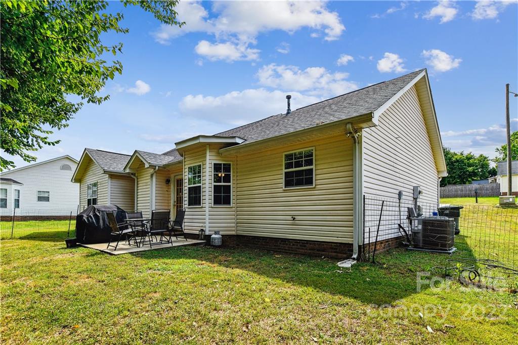 2427 Hawk Ridge Drive Gastonia, NC 28056 - Photo 4 of 25 Gallery Image 4