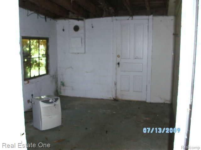 1472 West Cohoctah Road Brighton, MI 48116 - Photo 6 of 17 back room