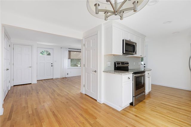 $385,000 | 71 Waycross Drive, Warwick, RI 02888