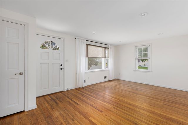 $385,000 | 71 Waycross Drive, Warwick, RI 02888