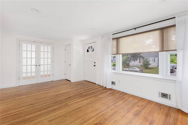 $385,000 | 71 Waycross Drive, Warwick, RI 02888