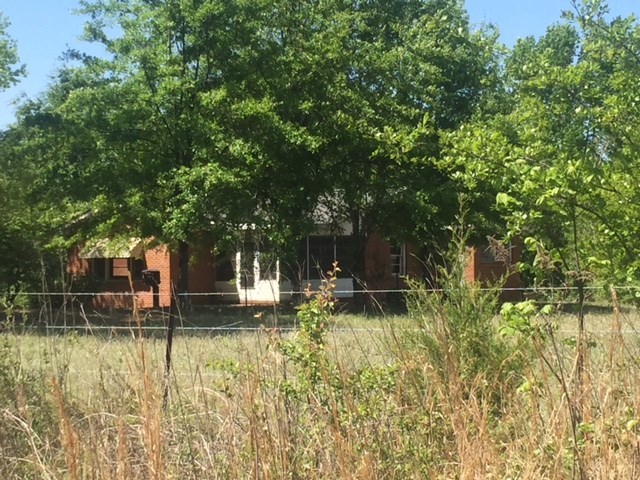 7851 Old Nowell Road, Unit A Macon, GA 31216 - Photo 6 of 10 a view of backyard with table and chairs and potted plants
