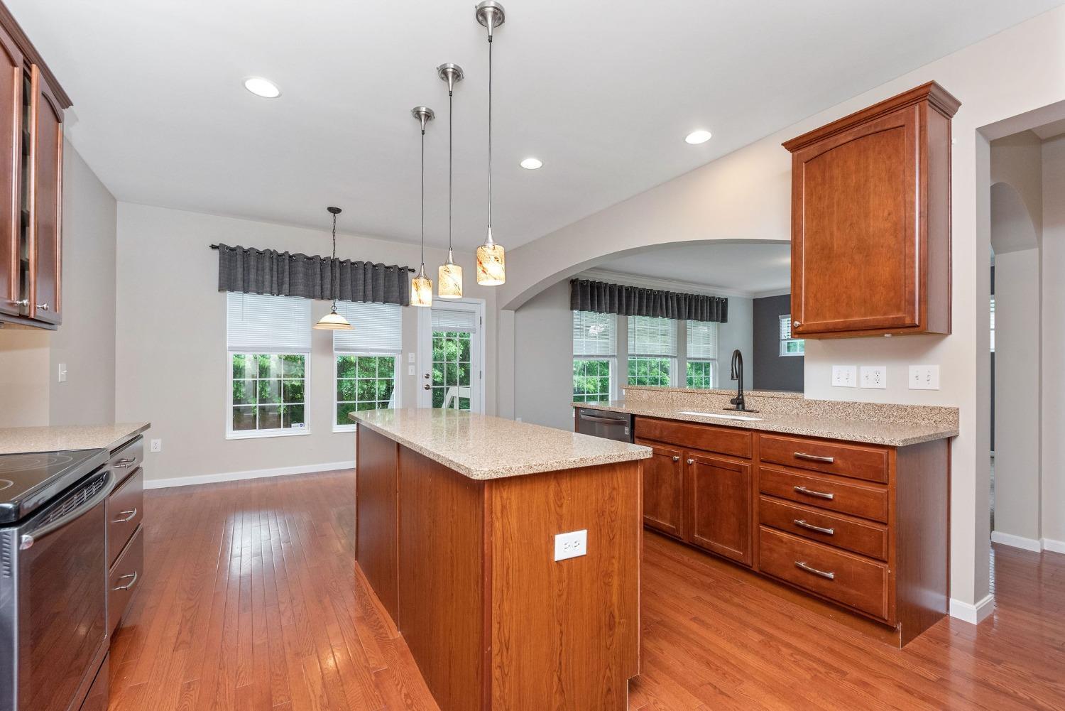 692 Hyacinth Road Cincinnati, OH 45245 - Photo 14 of 41