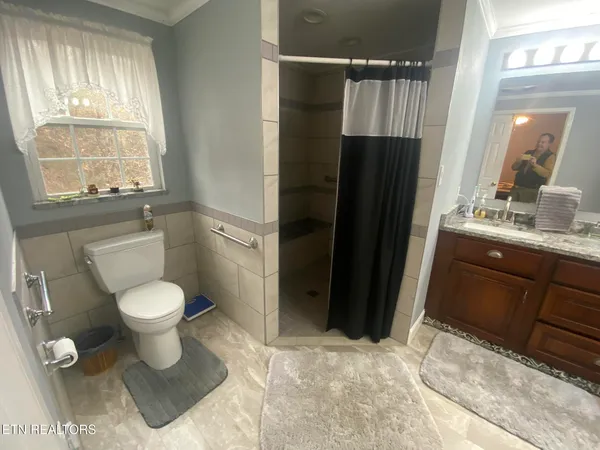 $289,900 | 425 Lake Harbor Drive, Kingston, TN 37763