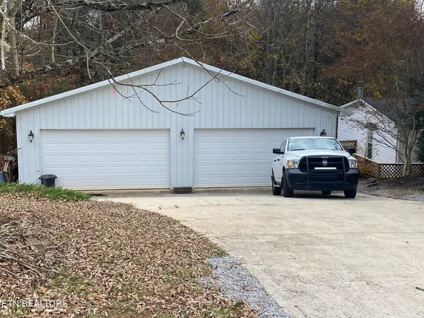 $289,900 | 425 Lake Harbor Drive, Kingston, TN 37763