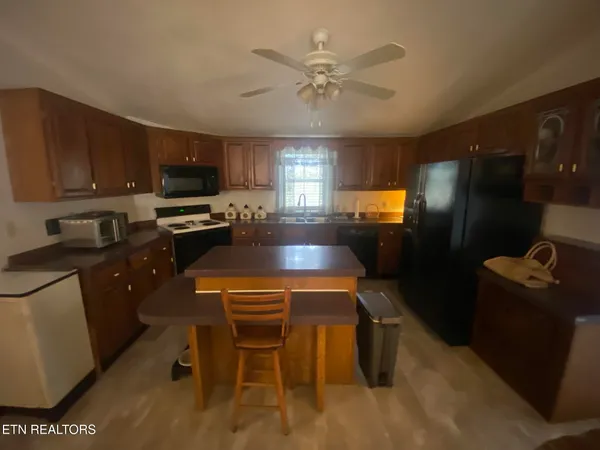 $289,900 | 425 Lake Harbor Drive, Kingston, TN 37763