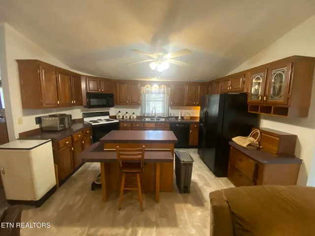 $299,900 | 425 Lake Harbor Drive, Kingston, TN 37763