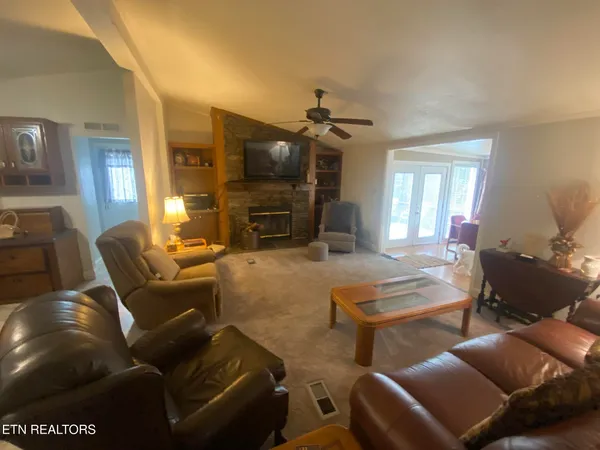 $289,900 | 425 Lake Harbor Drive, Kingston, TN 37763