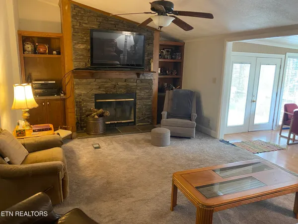 $289,900 | 425 Lake Harbor Drive, Kingston, TN 37763