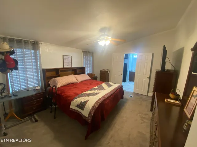 $299,900 | 425 Lake Harbor Drive, Kingston, TN 37763