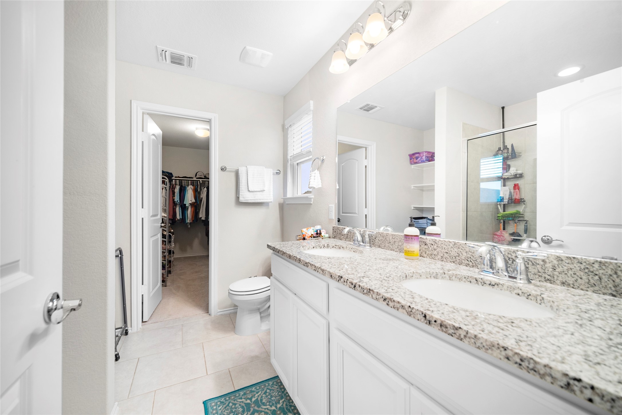 263 Beechnut Drive Buda, TX 78610 - Photo 23 of 40 Primary Bathroom