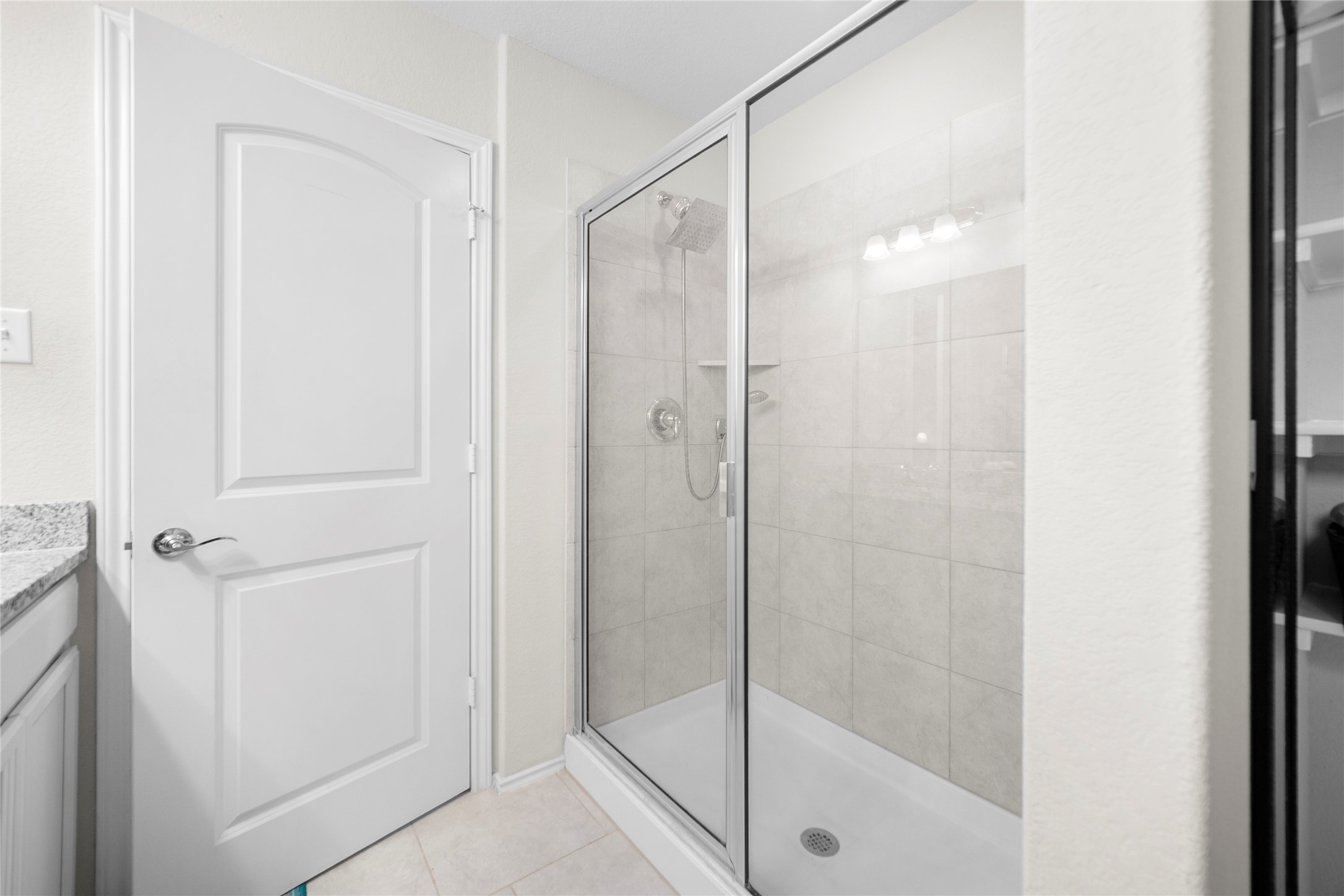 263 Beechnut Drive Buda, TX 78610 - Photo 24 of 40 Primary Bathroom