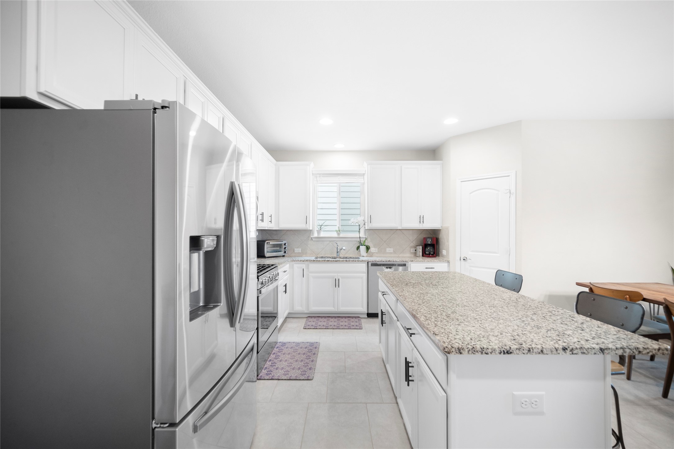 263 Beechnut Drive Buda, TX 78610 - Photo 7 of 40 Kitchen