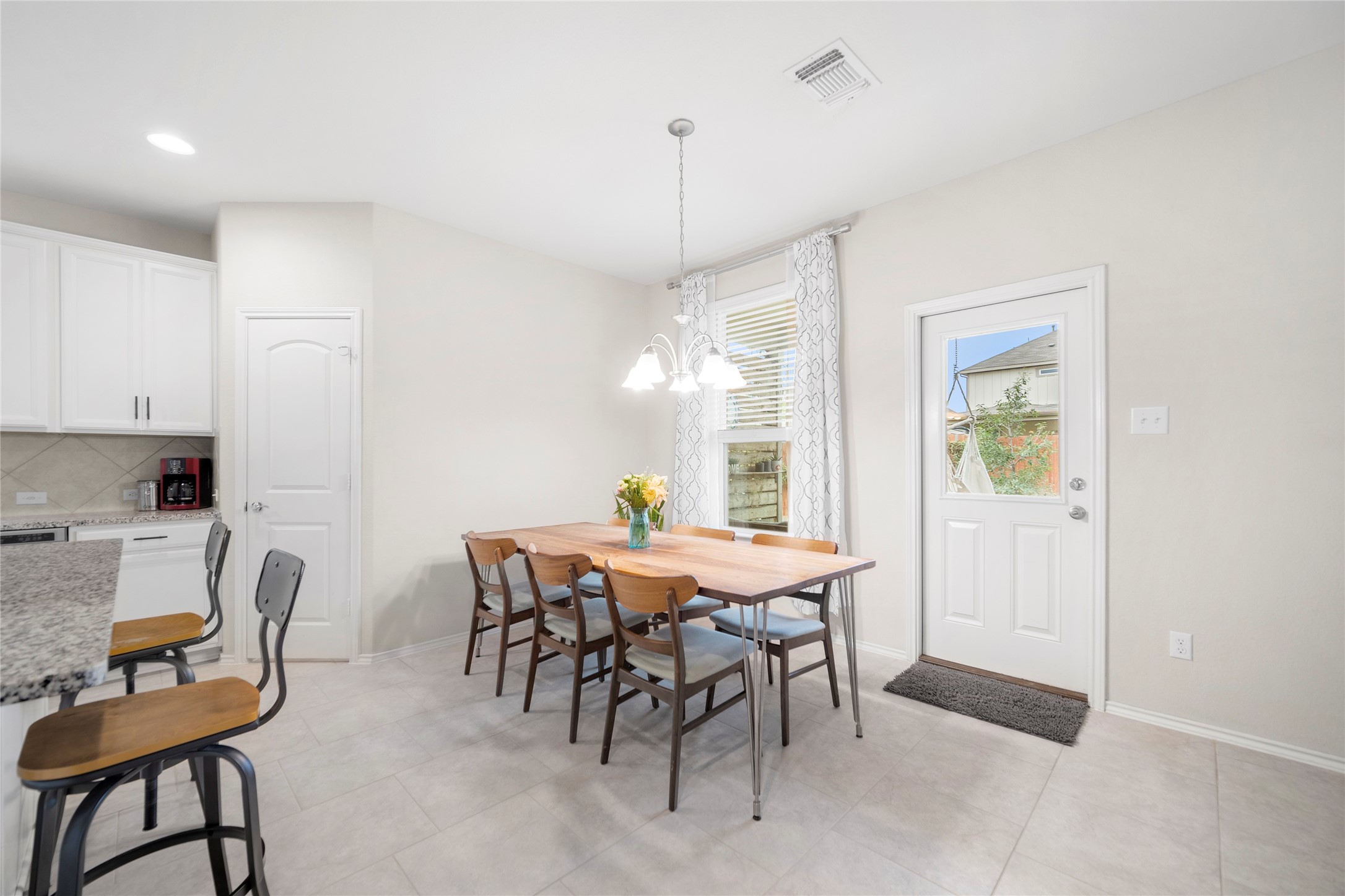 263 Beechnut Drive Buda, TX 78610 - Photo 9 of 40 Dining