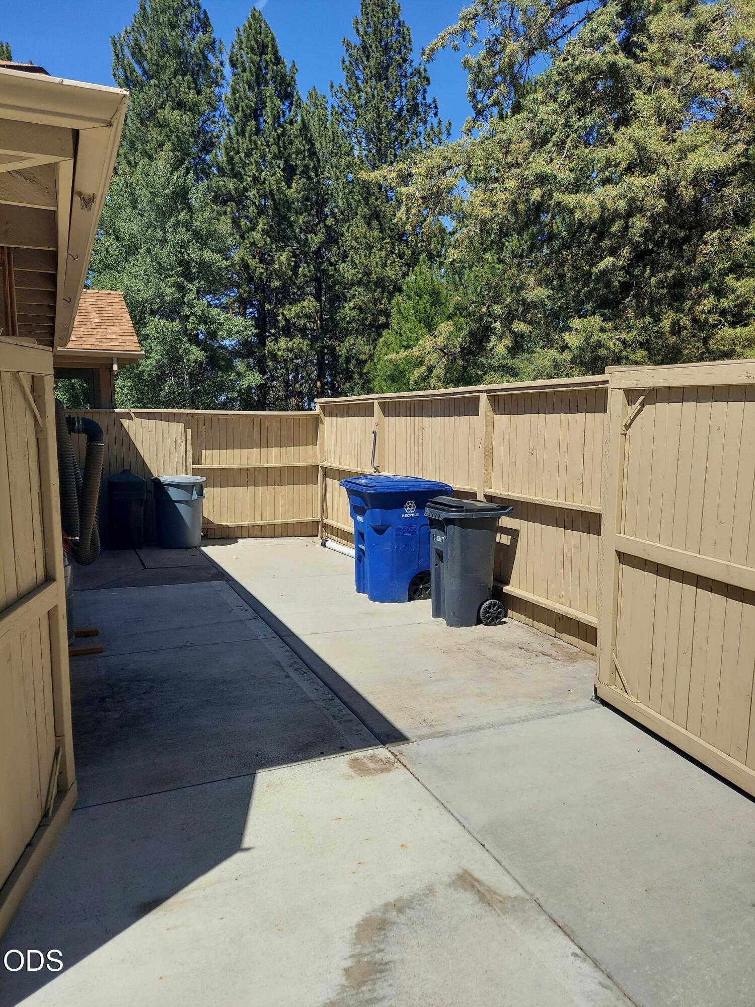 20490 Timberline Court Bend, OR 97702 - Photo 36 of 37