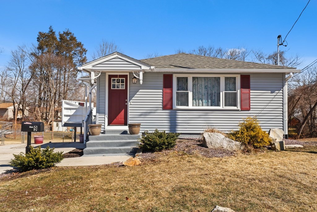 9 Williams Street Dudley, MA 01571 - Photo 1 of 38