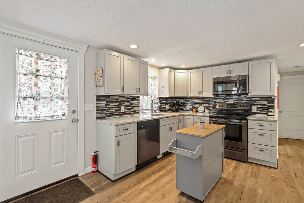 9 Williams Street Dudley, MA 01571 - Photo 9 of 38
