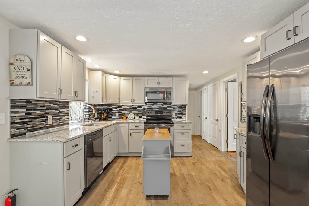 9 Williams Street Dudley, MA 01571 - Photo 10 of 38