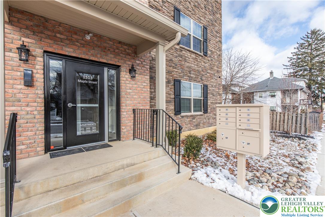 1513 Maple Street, Unit 202 Bethlehem, PA 18017 - Photo 3 of 21