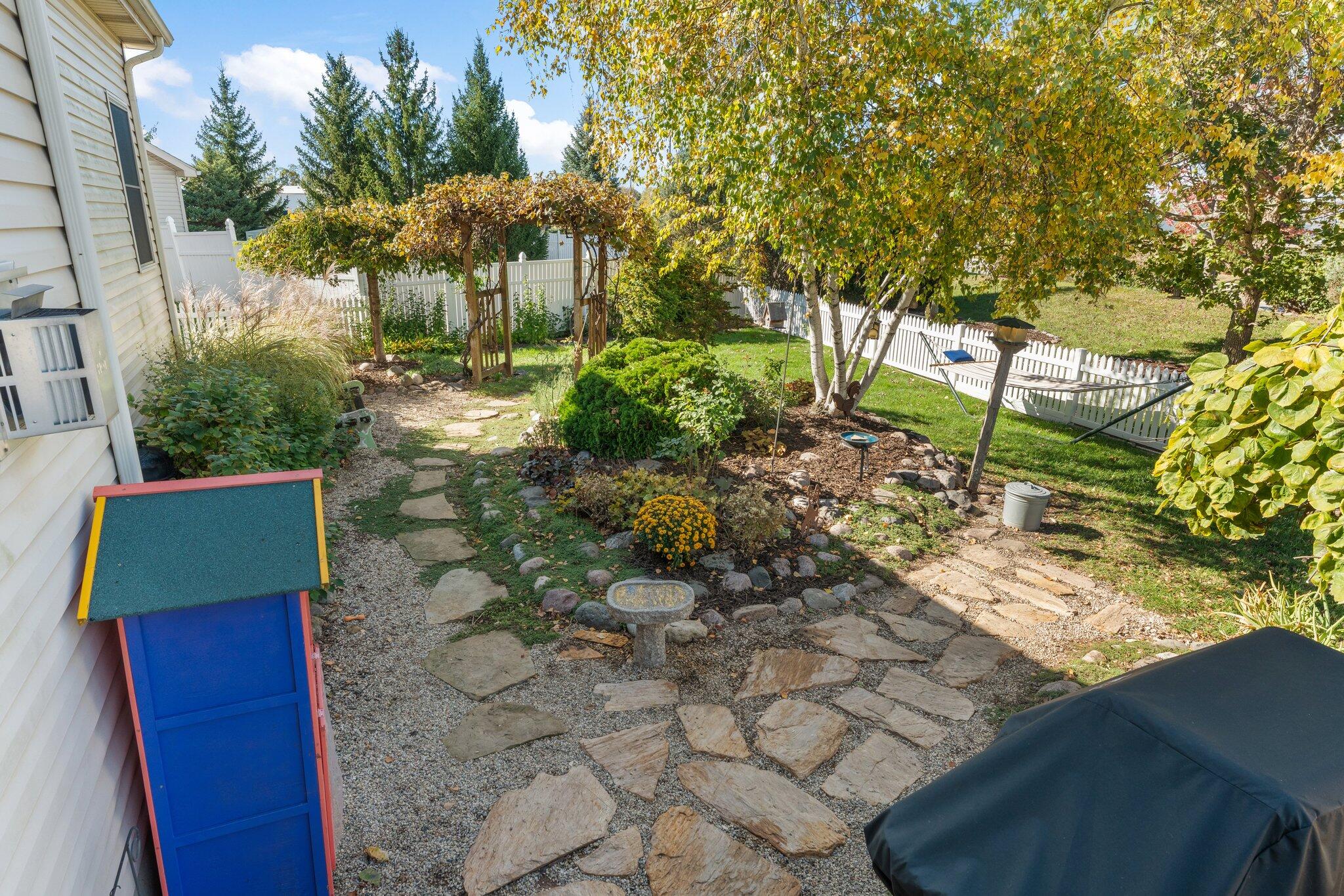 1636 Edith Way Crown Point, IN 46307 - Photo 48 of 56 a backyard of a house with lots of green space