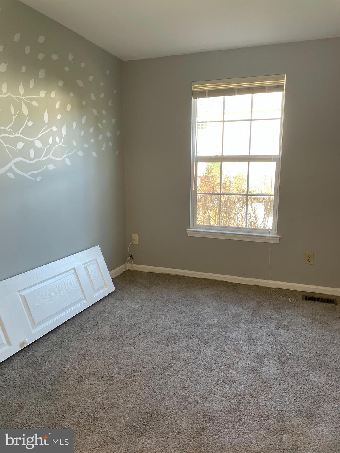 12405 Gooderham Way Gaithersburg, MD 20878 - Photo 20 of 31 an empty room with a window