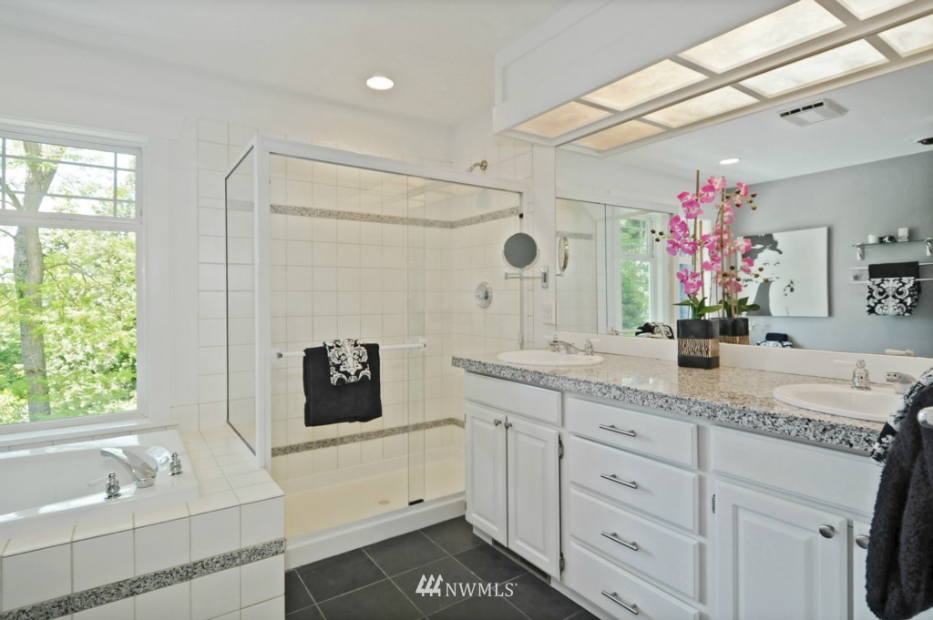 7441 Gatewood Road Southwest Seattle, WA 98136 - Photo 12 of 25 Gallery Image 12