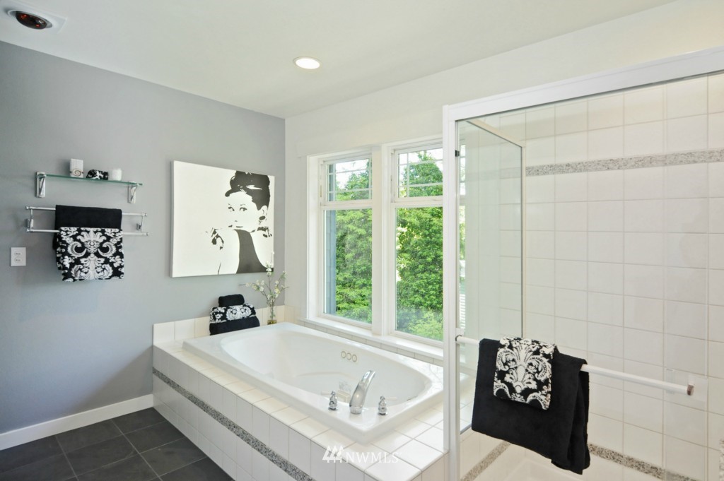 7441 Gatewood Road Southwest Seattle, WA 98136 - Photo 13 of 25 Gallery Image 13