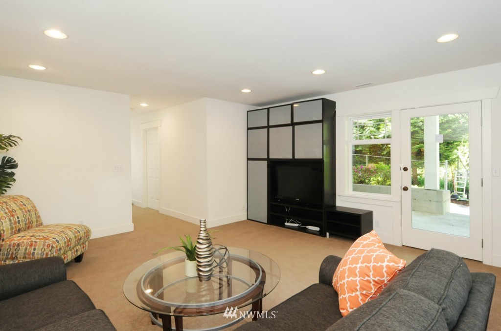 7441 Gatewood Road Southwest Seattle, WA 98136 - Photo 19 of 25 Gallery Image 19