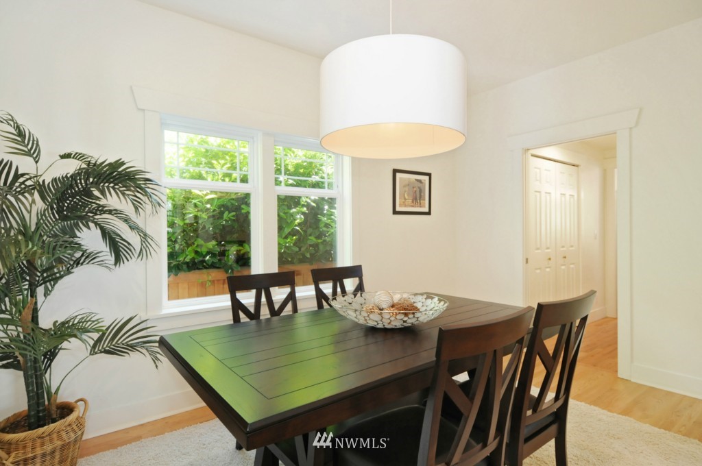 7441 Gatewood Road Southwest Seattle, WA 98136 - Photo 5 of 25 Gallery Image 5