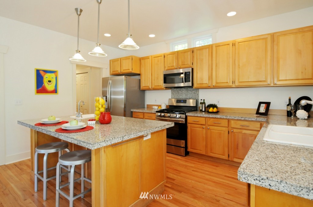 7441 Gatewood Road Southwest Seattle, WA 98136 - Photo 9 of 25 Gallery Image 9