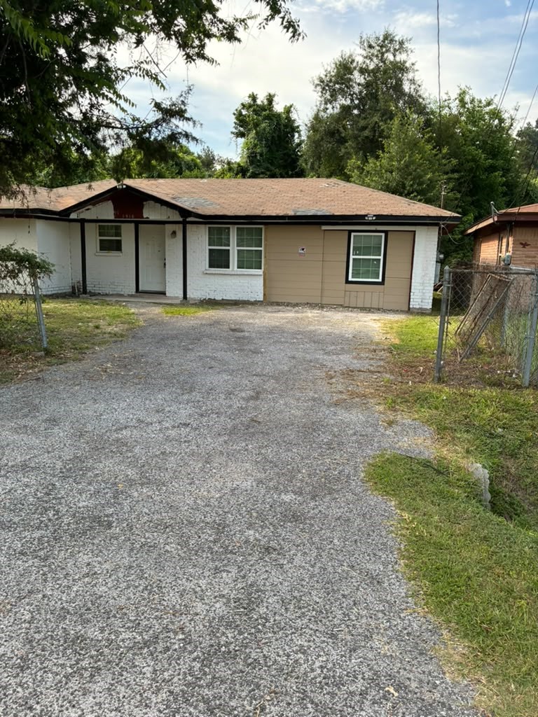 1918 Hampton Street Houston, TX 77088 - Photo 2 of 23